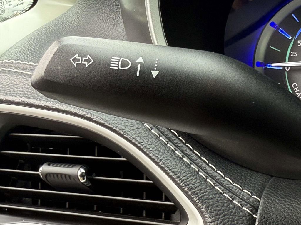 Used 2024 Chrysler Pacifica Select FWD image 27