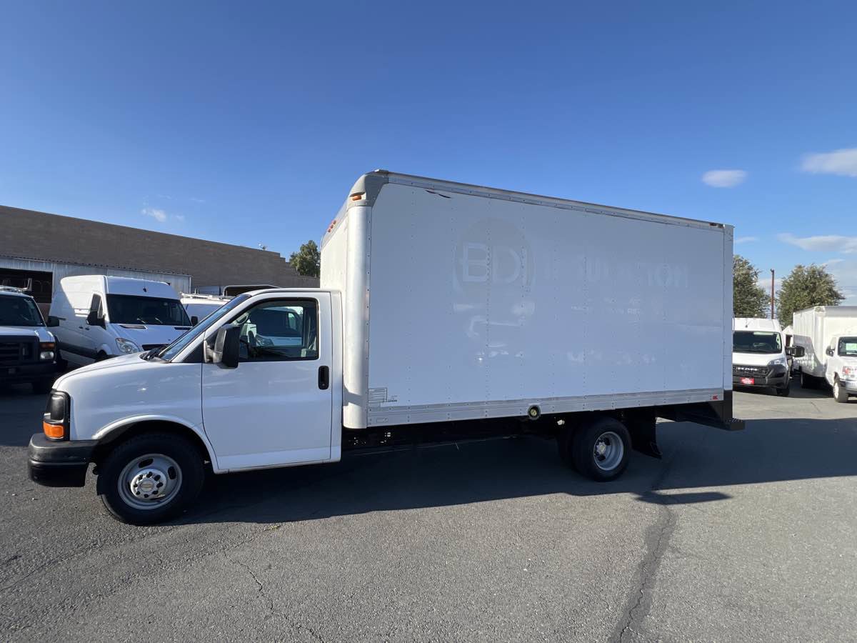 Used 2015 Chevrolet Express 3500 image 3