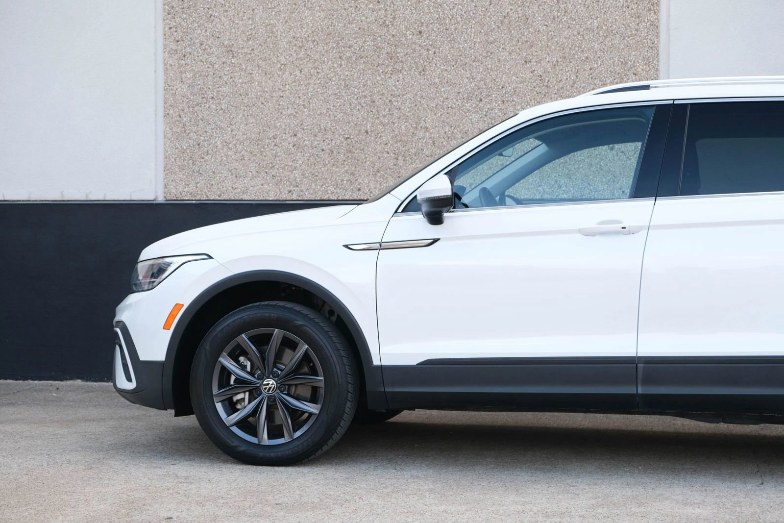 Used 2023 Volkswagen Tiguan SE FWD image 7