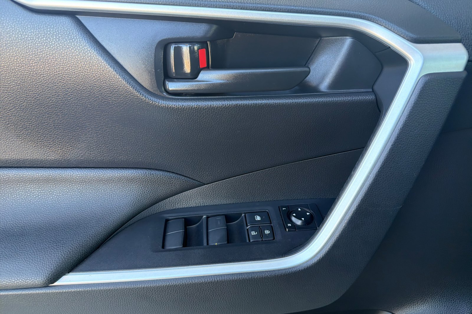 Used 2024 Toyota RAV4 LE AWD/4WD image 13