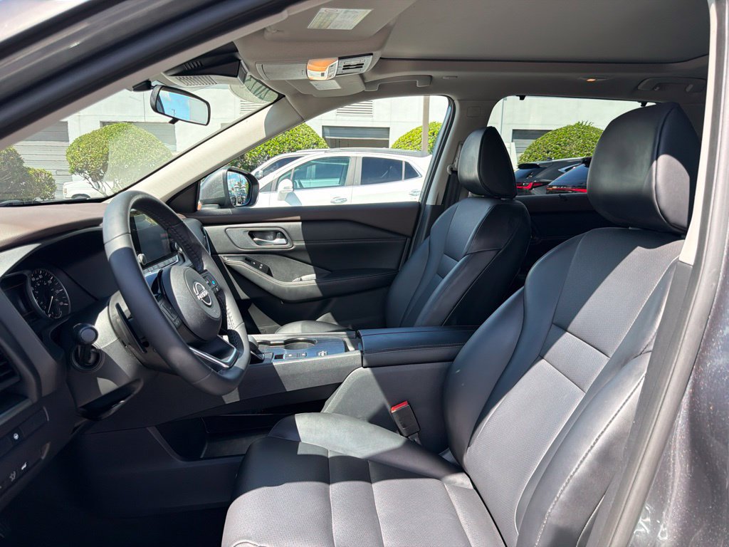 Used 2023 Nissan Rogue SV w/ SV Premium B Package FWD image 12