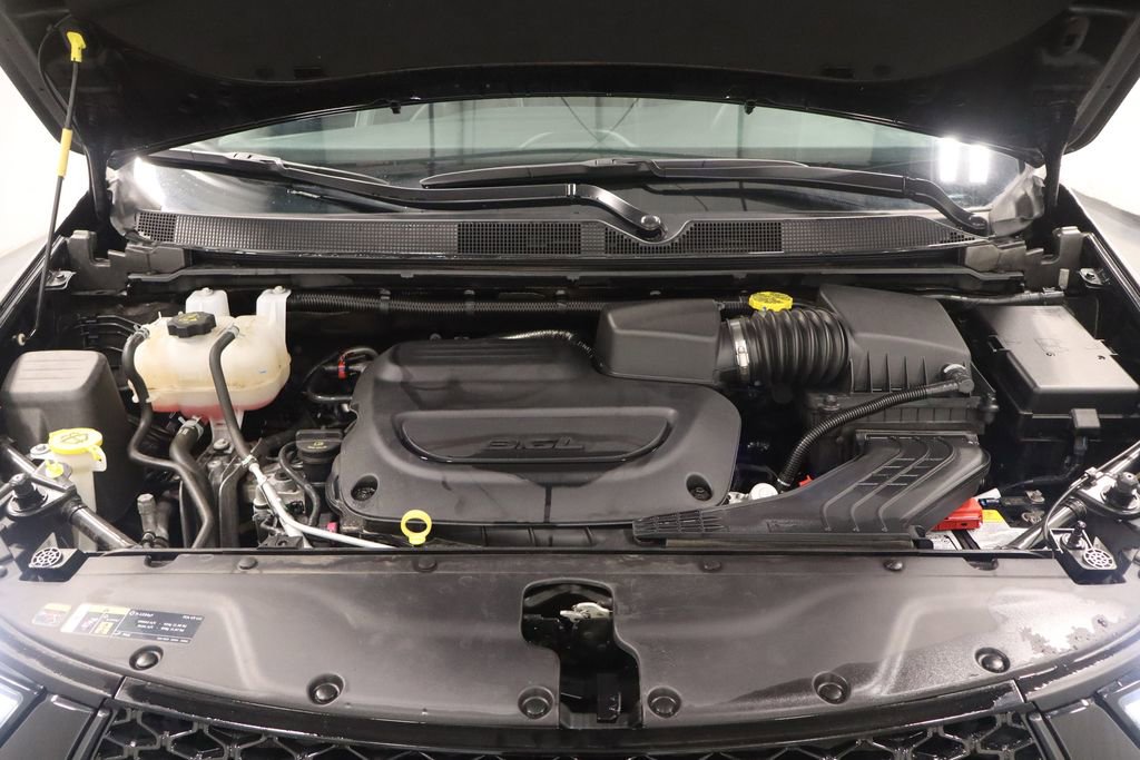 Used 2025 Chrysler Pacifica Limited image 24