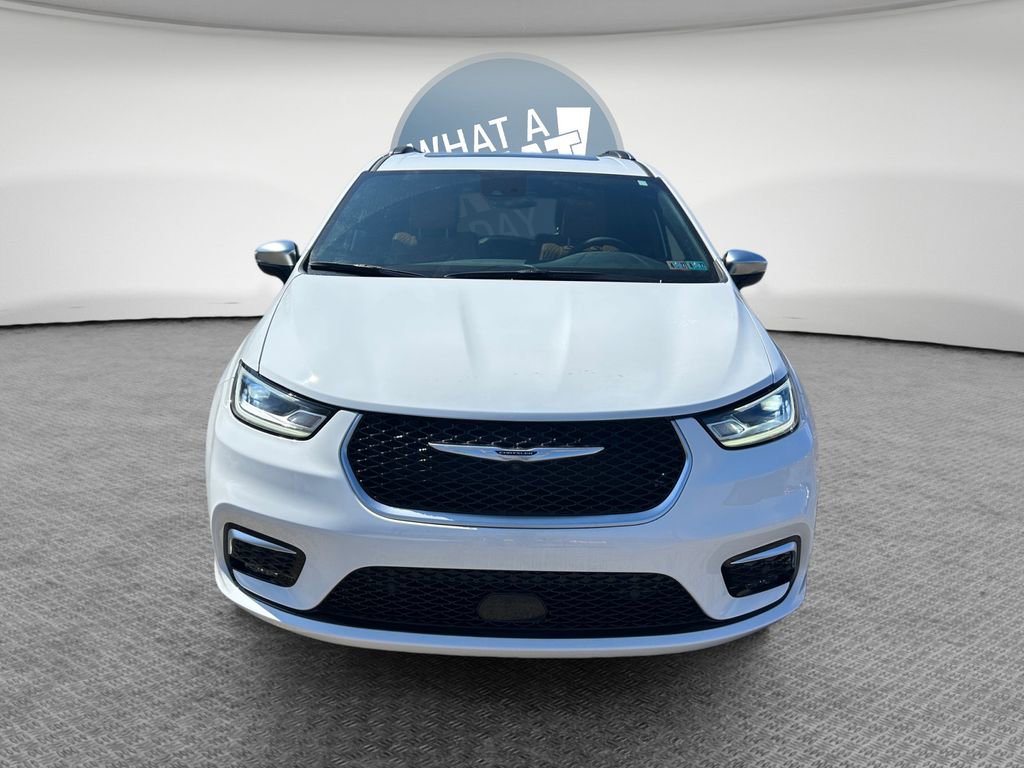 Certified 2023 Chrysler Pacifica Pinnacle AWD/4WD image 9