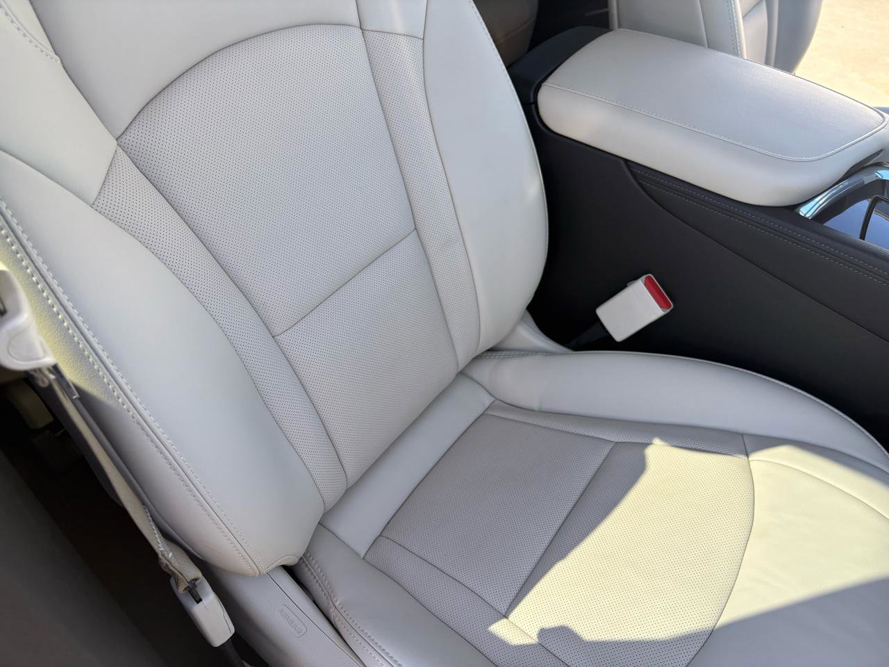 Used 2023 Buick Enclave Essence image 42