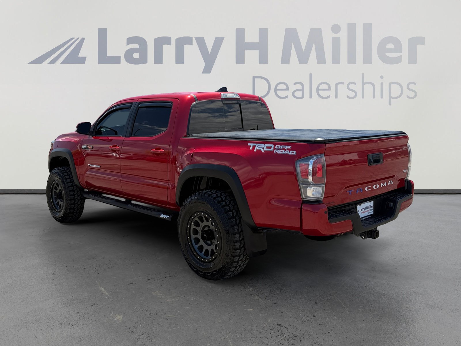 Used 2021 Toyota Tacoma TRD Off-Road w/ Technology Package RWD image 3