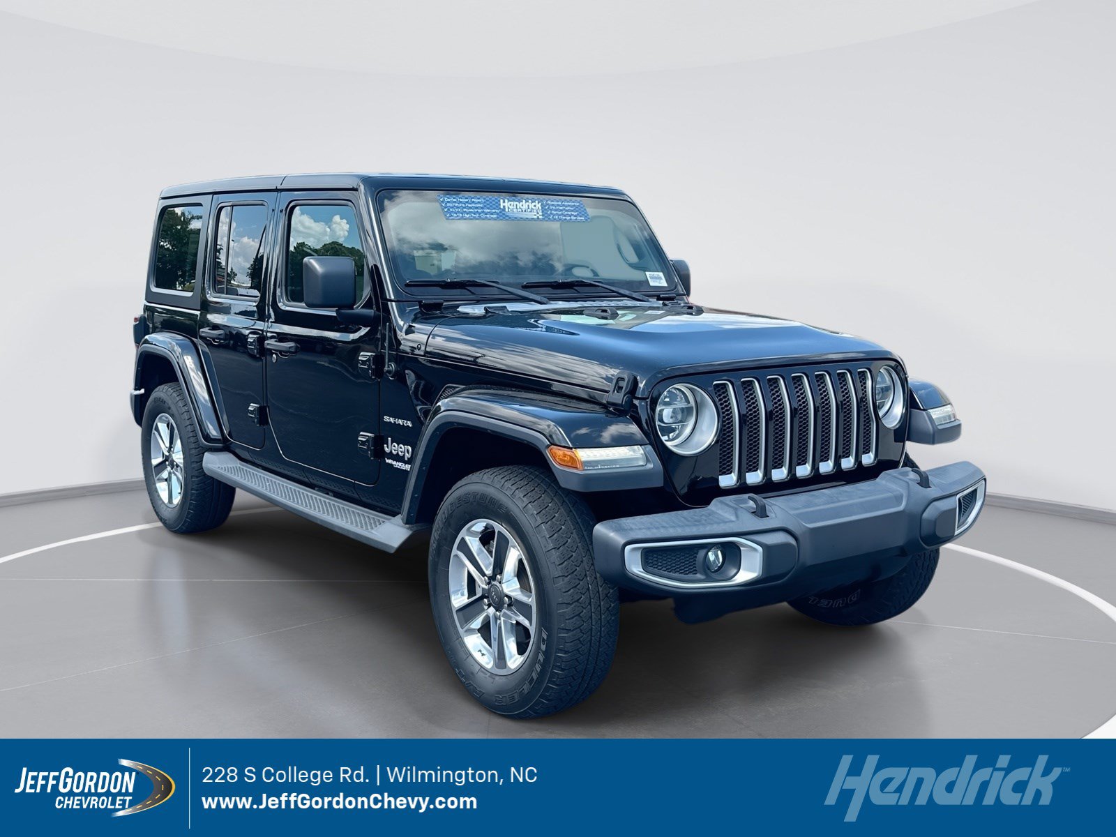 Used 2018 Jeep Wrangler Unlimited Sahara w/ Safety Group AWD/4WD image 1