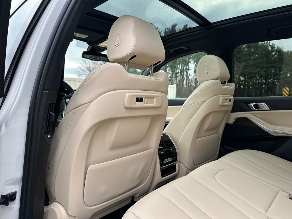 Used 2022 BMW X5 xDrive40i w/ Premium Package AWD/4WD image 19