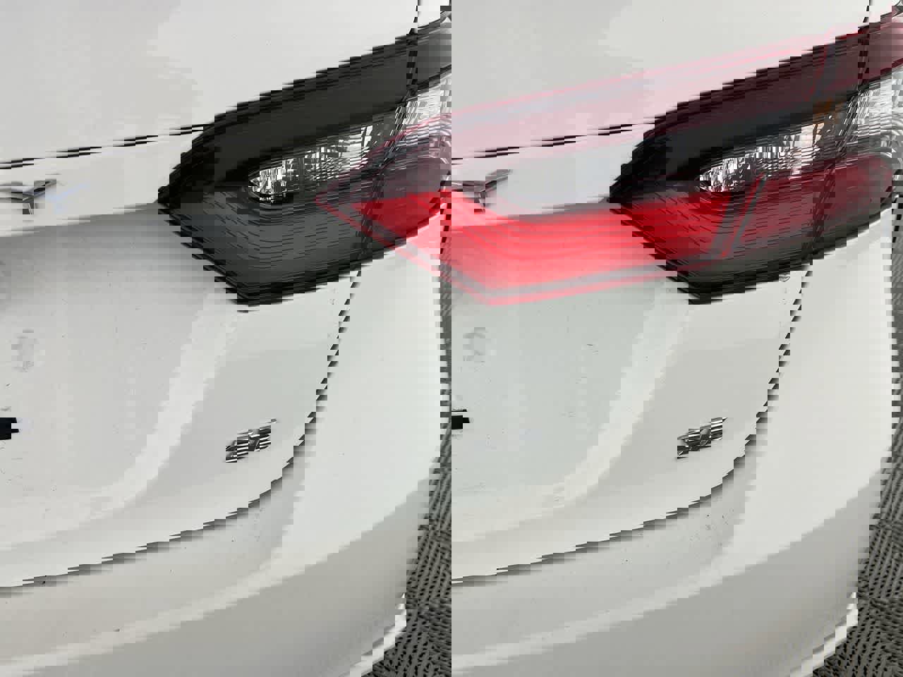 Used 2021 Toyota Camry SE image 12