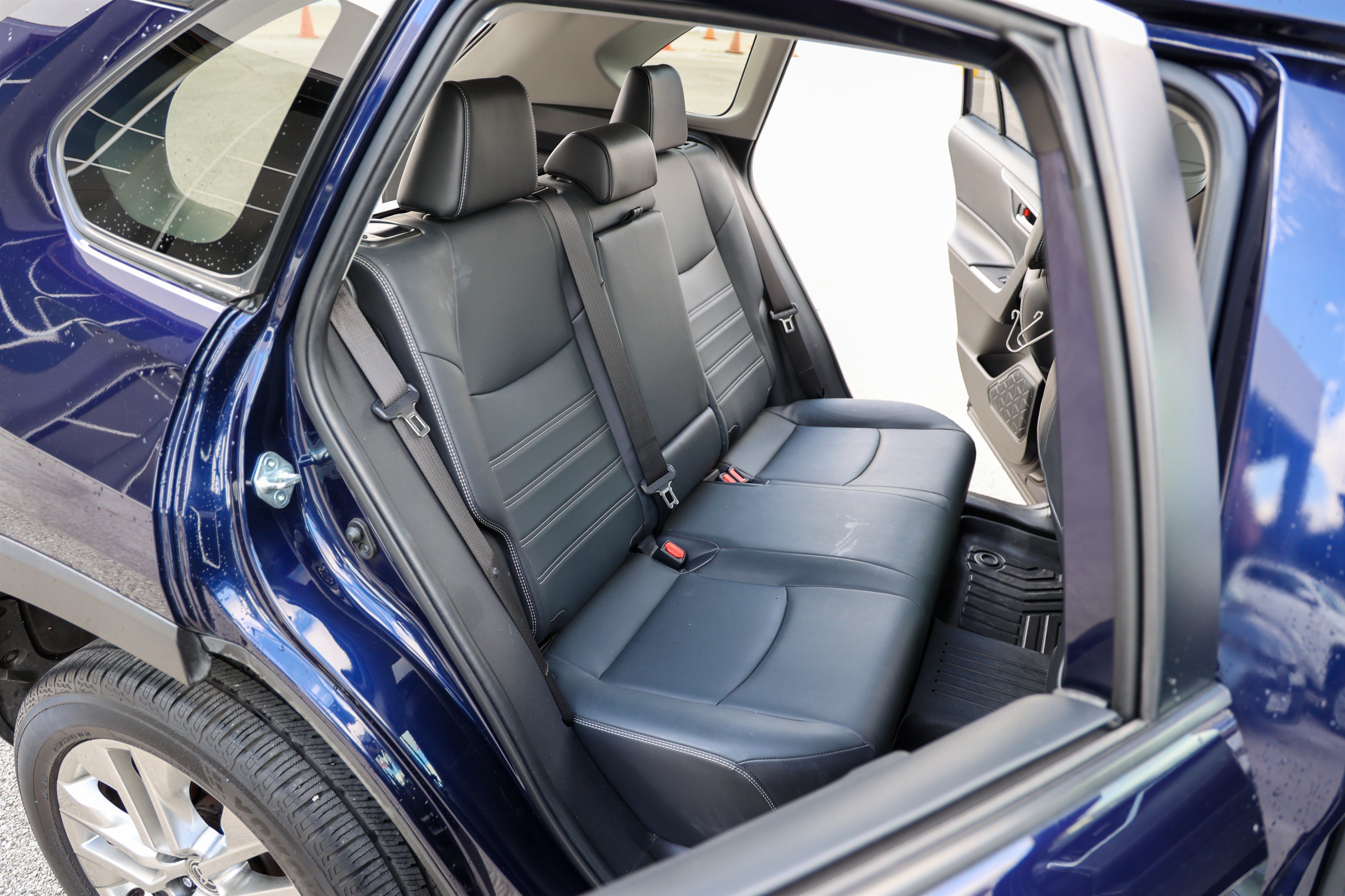 Used 2020 Toyota RAV4 XLE Premium FWD image 41