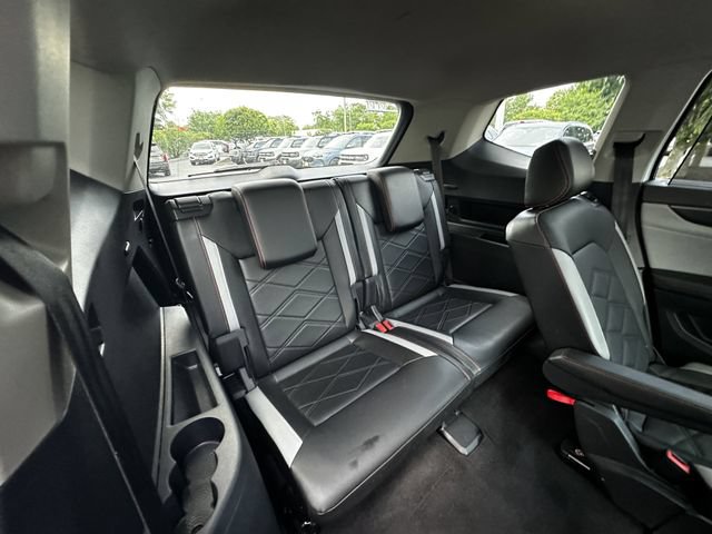 Used 2024 Volkswagen Atlas Peak Edition SE AWD/4WD image 39