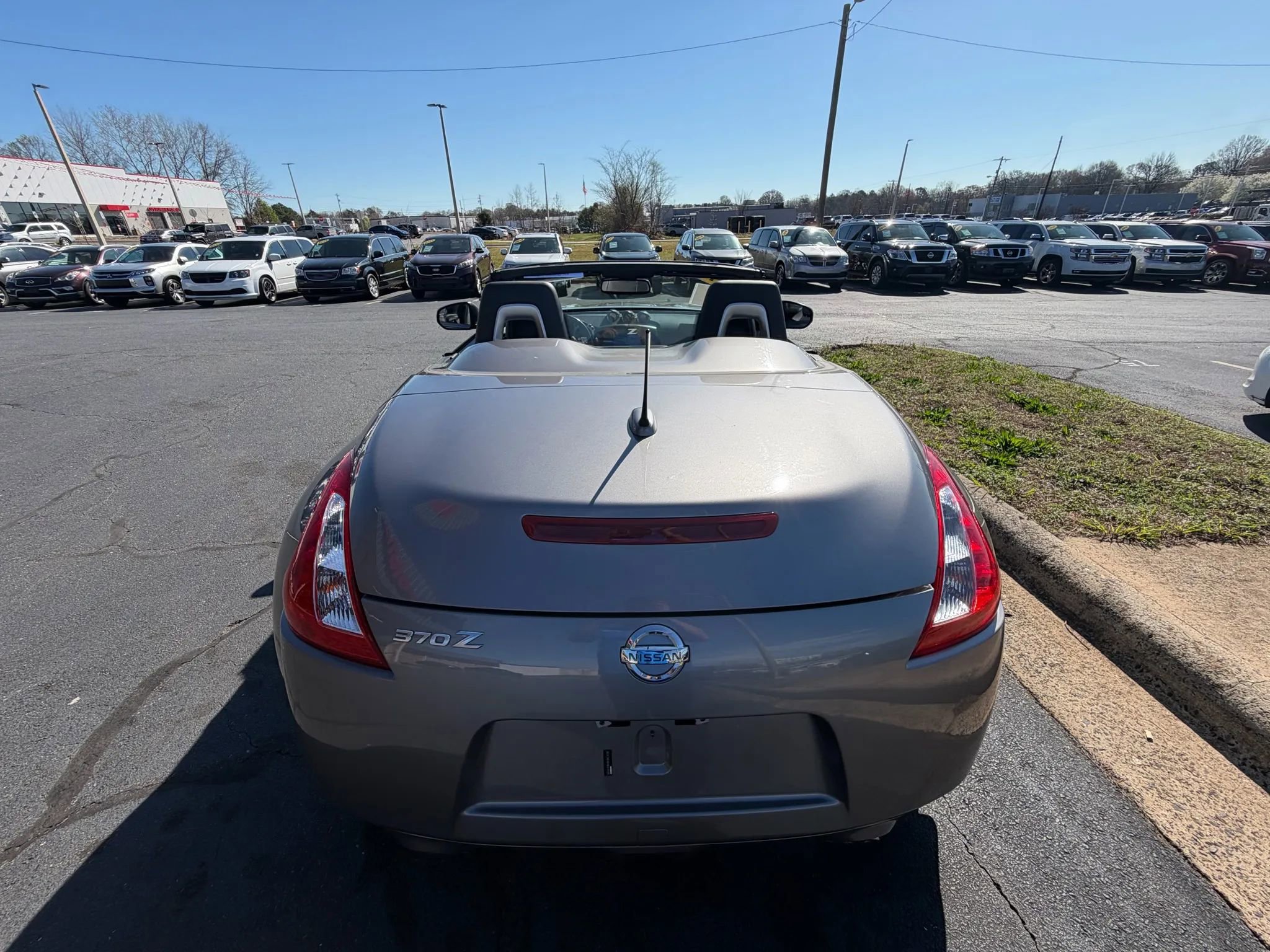 Used 2010 Nissan 370Z Touring w/ Sport Pkg image 25
