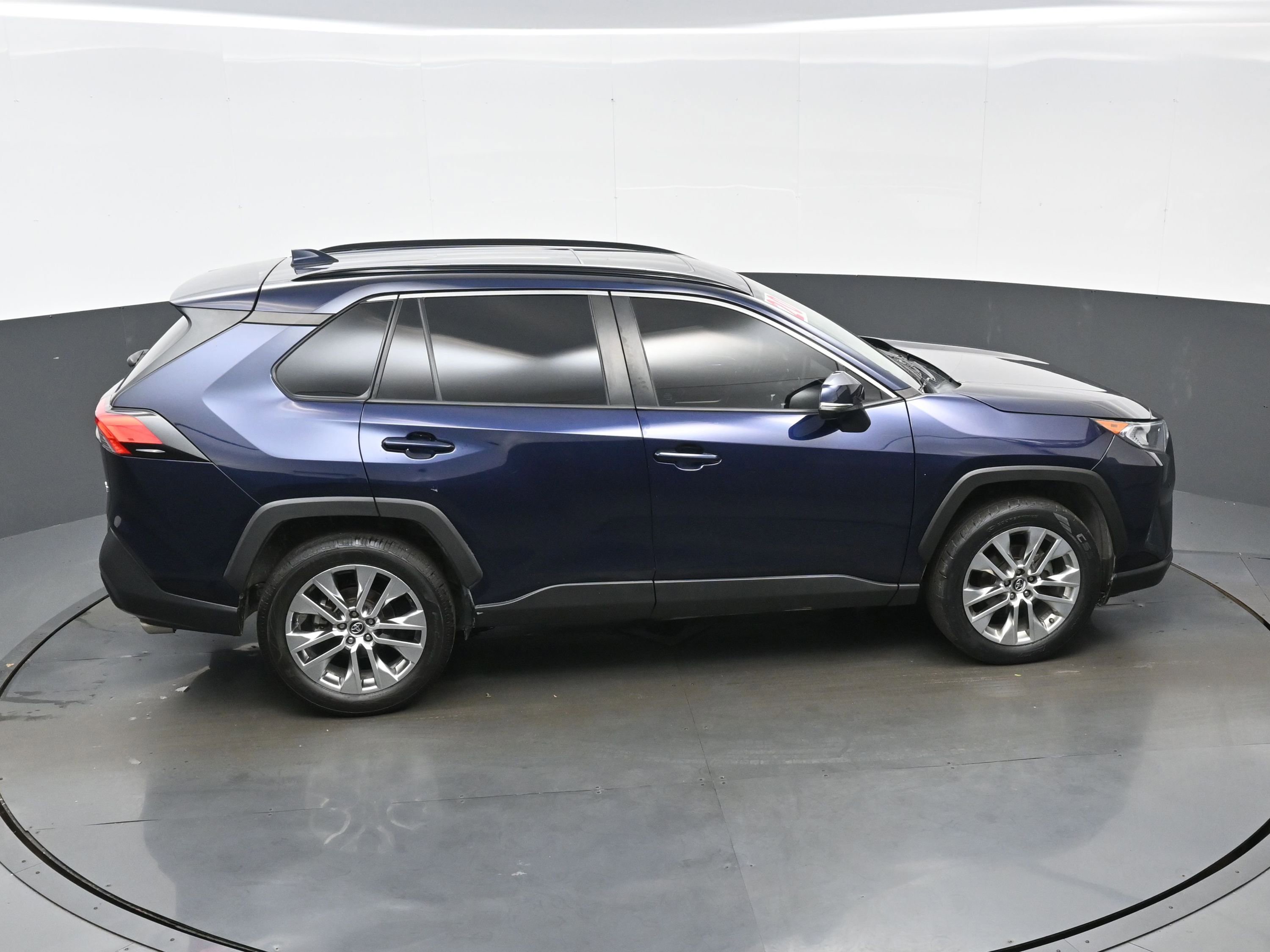 Used 2020 Toyota RAV4 XLE Premium FWD image 41