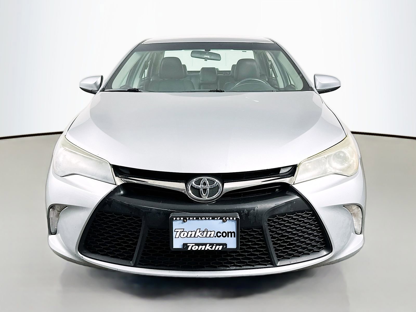 Used 2015 Toyota Camry SE FWD image 2