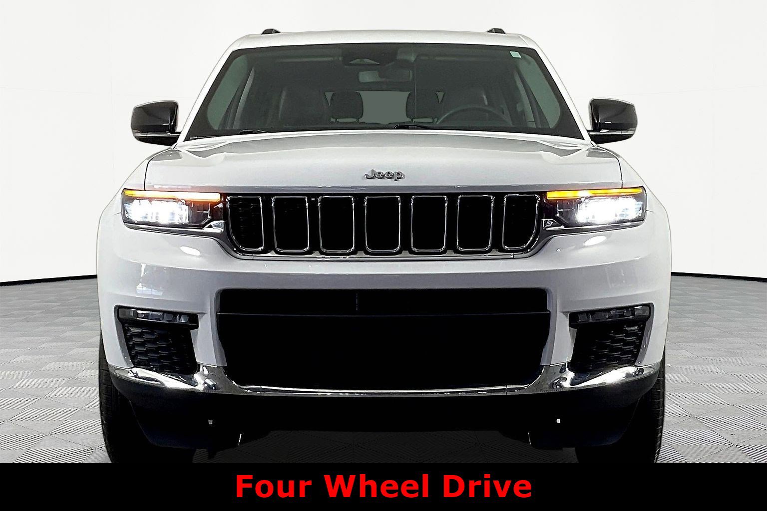Used 2023 Jeep Grand Cherokee L Limited AWD/4WD image 2