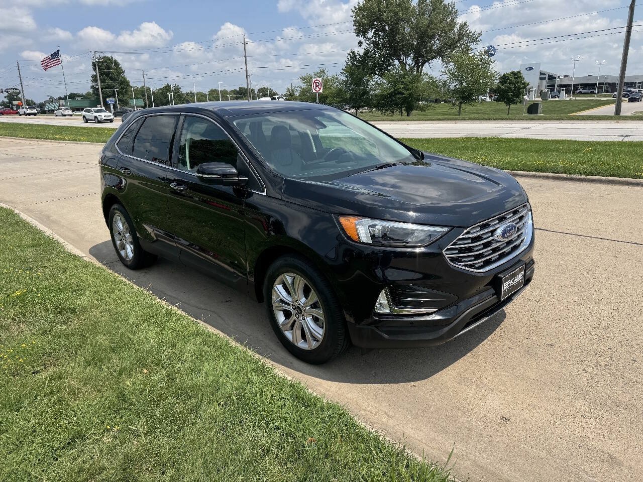 Used 2023 Ford Edge Titanium AWD/4WD image 7