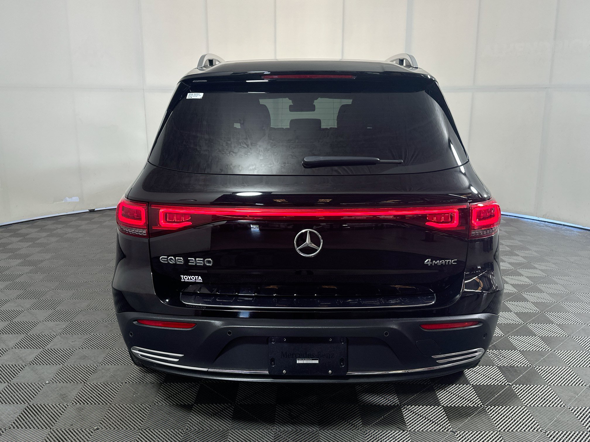 Used 2022 Mercedes-Benz EQB 350 4MATIC image 4