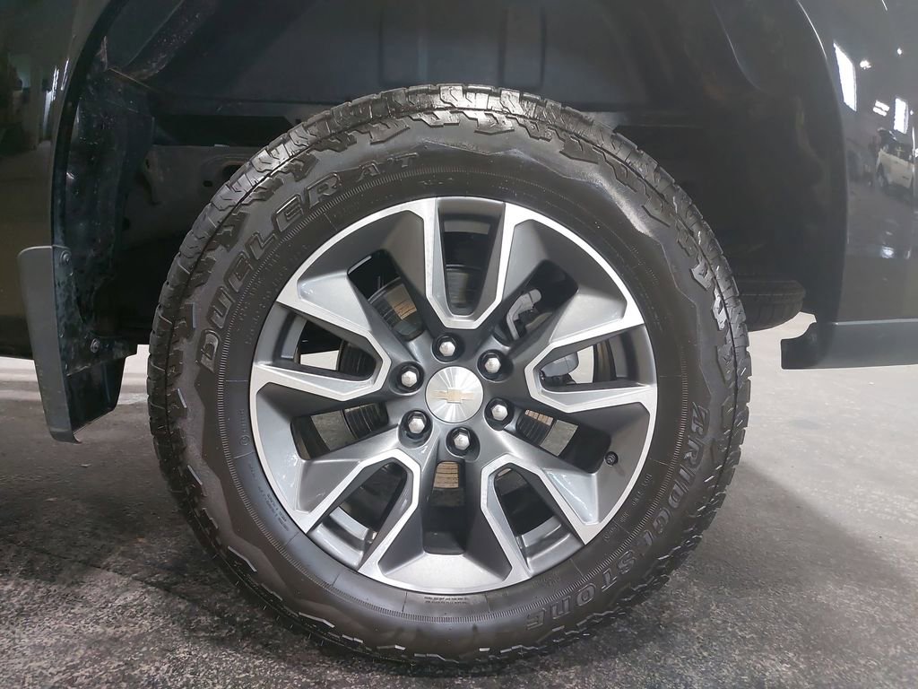 Used 2024 Chevrolet Silverado 1500 LT AWD/4WD image 33