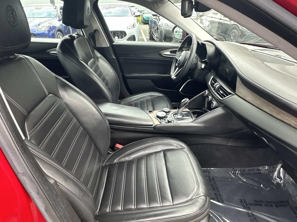 Used 2018 Alfa Romeo Giulia Ti w/ Quick Order Package 22Z Lusso RWD image 13