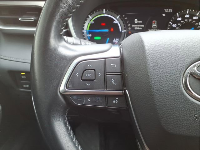 Used 2021 Toyota Highlander XLE image 16