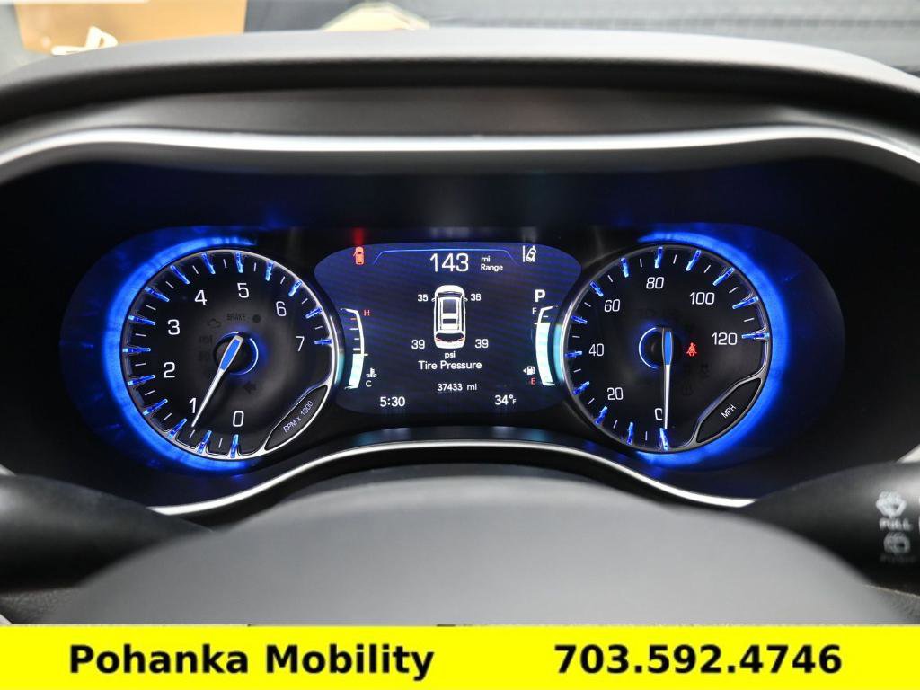 Used 2024 Chrysler Pacifica Touring-L image 8