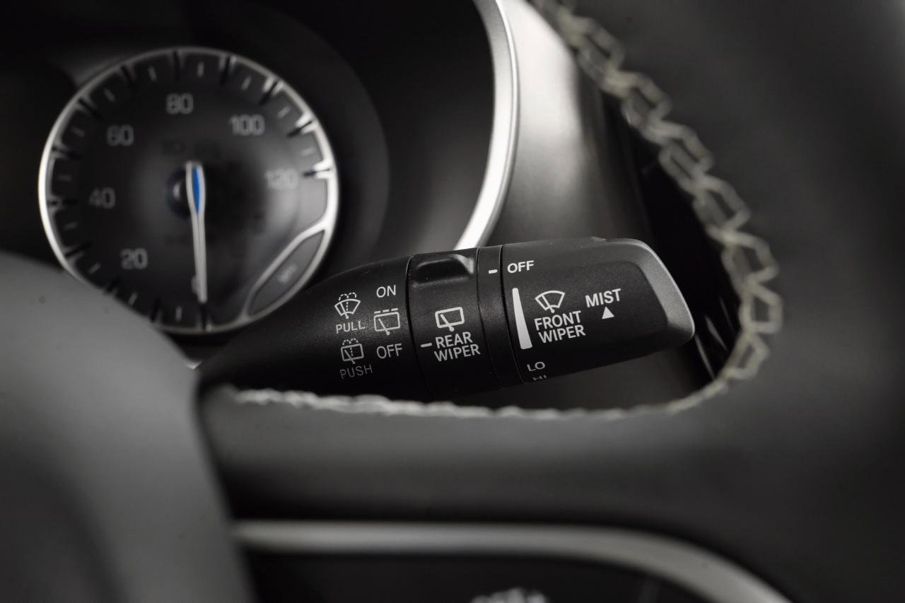 Used 2023 Chrysler Pacifica Touring-L image 18