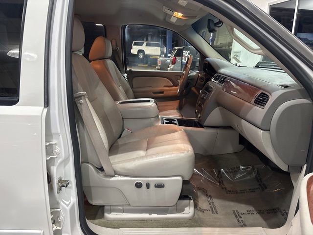 Used 2008 GMC Sierra 2500 SLT w/ Z71 Off-Road Package AWD/4WD image 15
