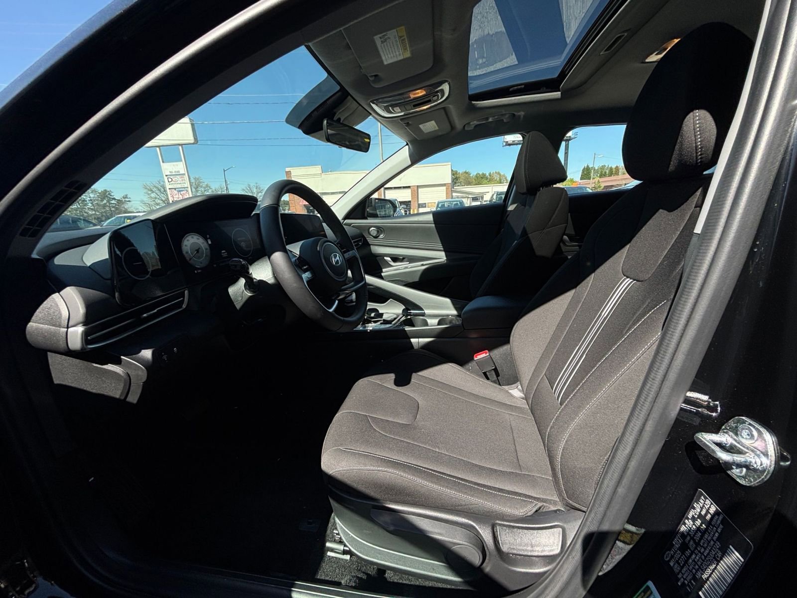 Used 2025 Hyundai Elantra SEL image 33