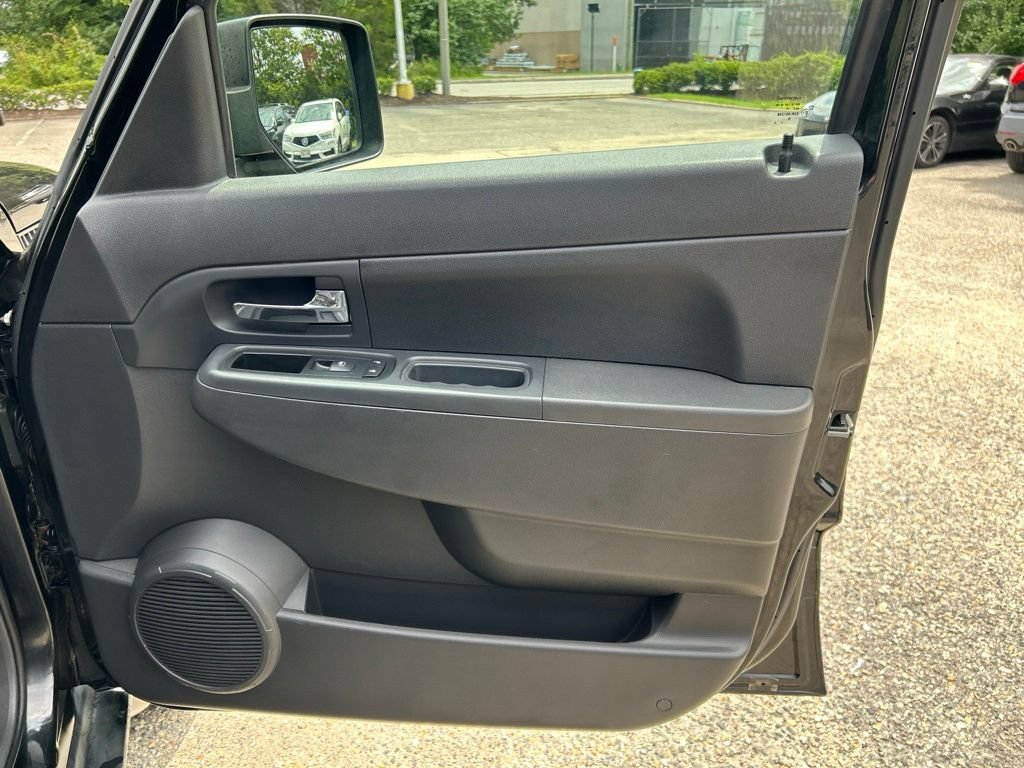 Used 2011 Jeep Liberty Sport RWD image 22