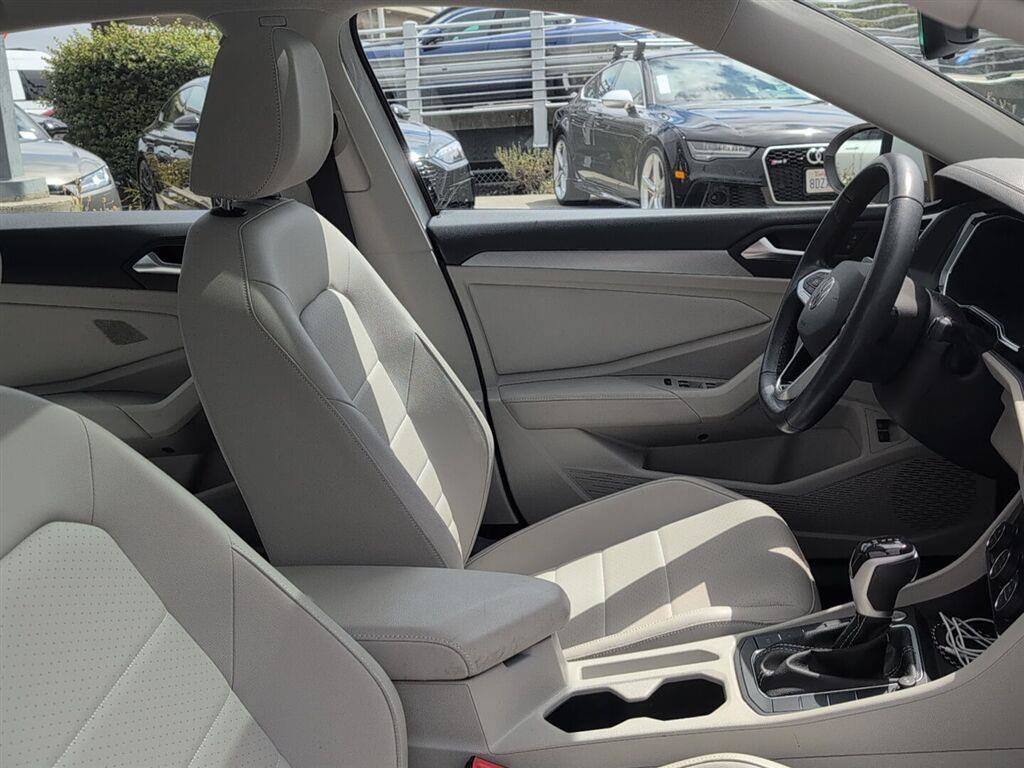 Used 2023 Volkswagen Jetta SE w/ Panoramic Sunroof Package FWD image 12