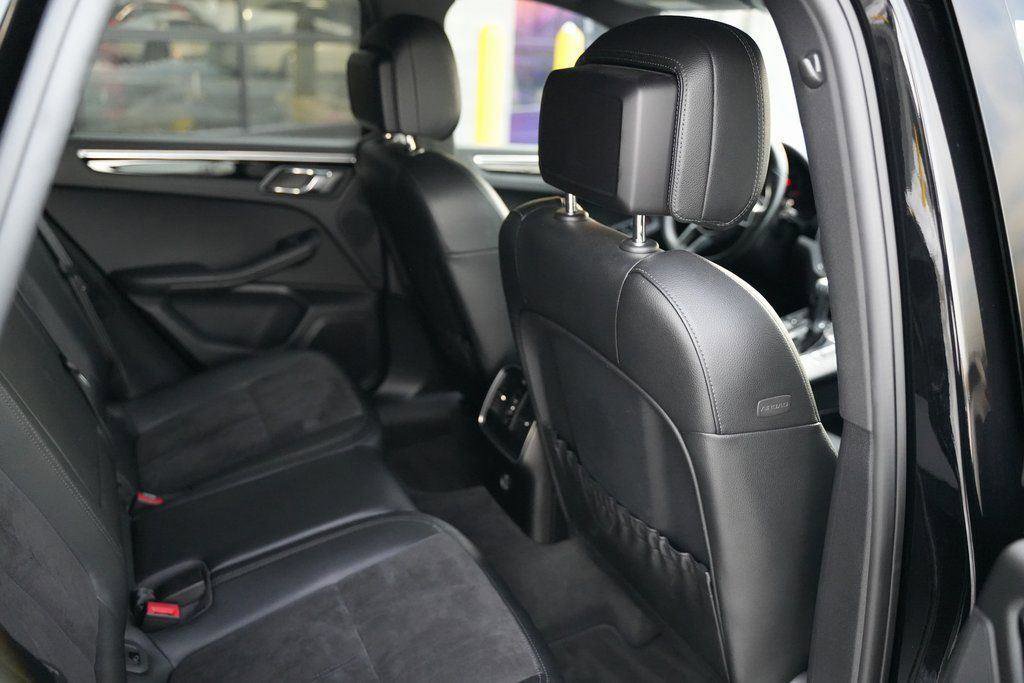 Used 2017 Porsche Macan w/ Driver Memory Package image 60