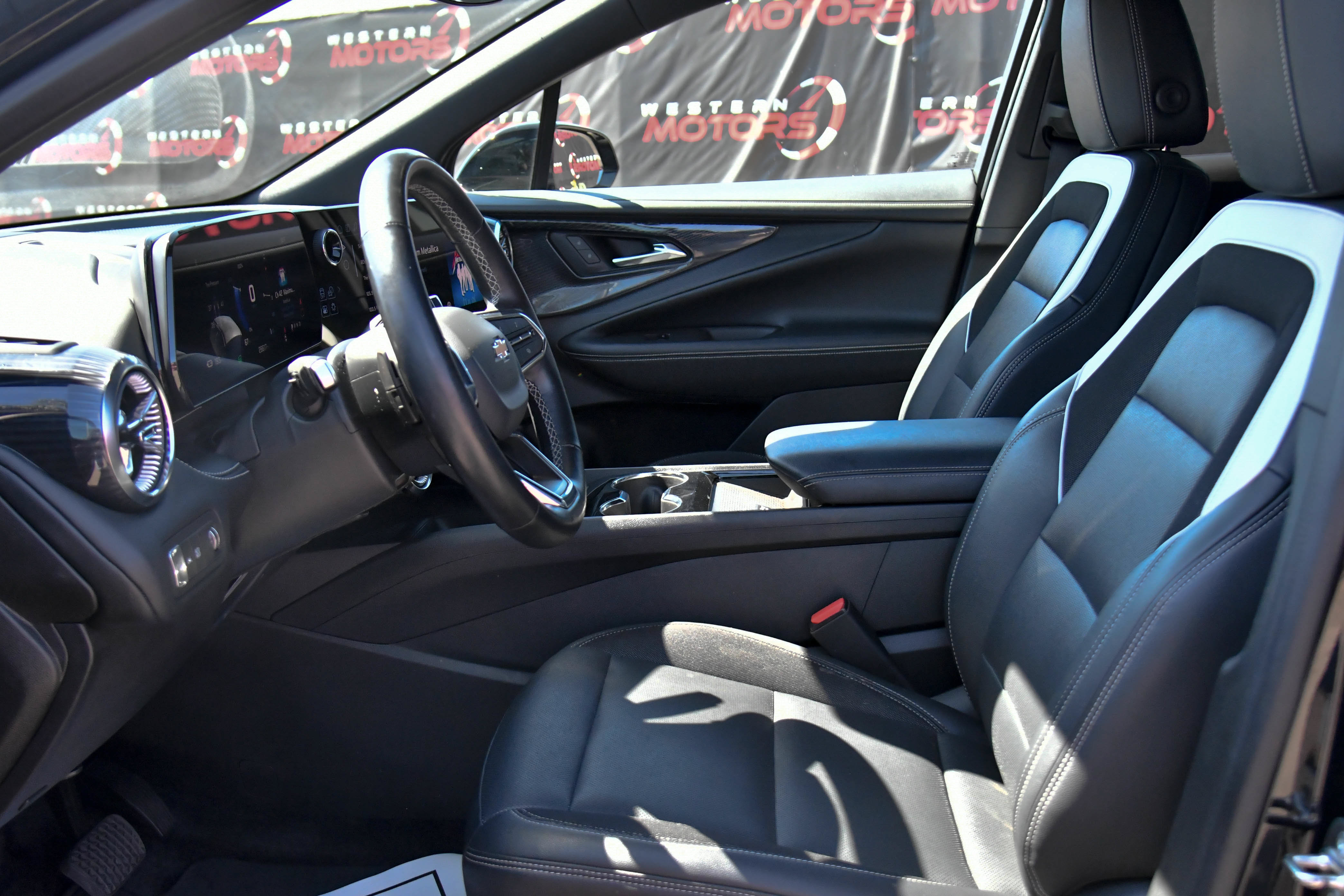 Used 2024 Chevrolet Blazer EV LT AWD/4WD image 17