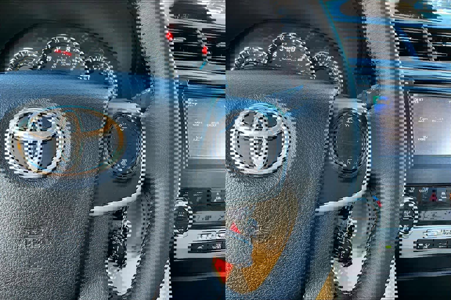 Used 2013 Toyota Camry L image 22