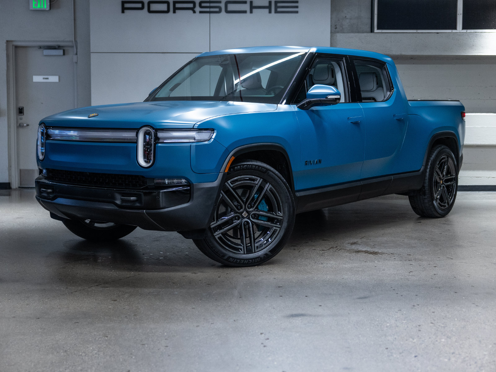 Used 2026 Rivian R1T Premium Quad AWD/4WD image 1