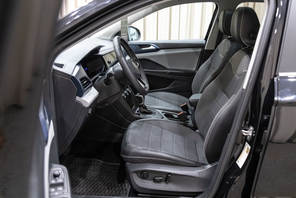 Certified 2023 Volkswagen Taos SE w/ Panoramic Sunroof Package FWD image 9