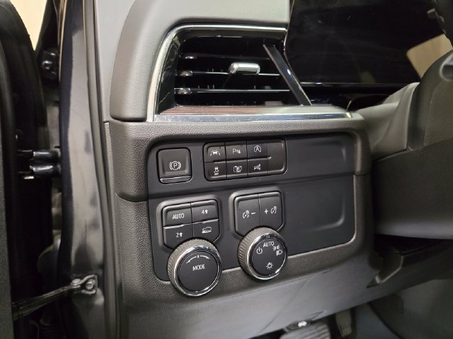 Used 2025 Chevrolet Suburban LS AWD/4WD image 18