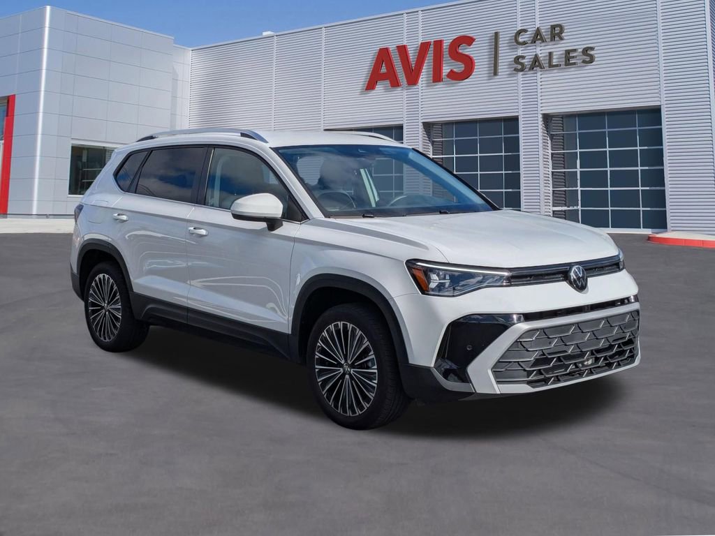 Used 2025 Volkswagen Taos SE FWD image 3