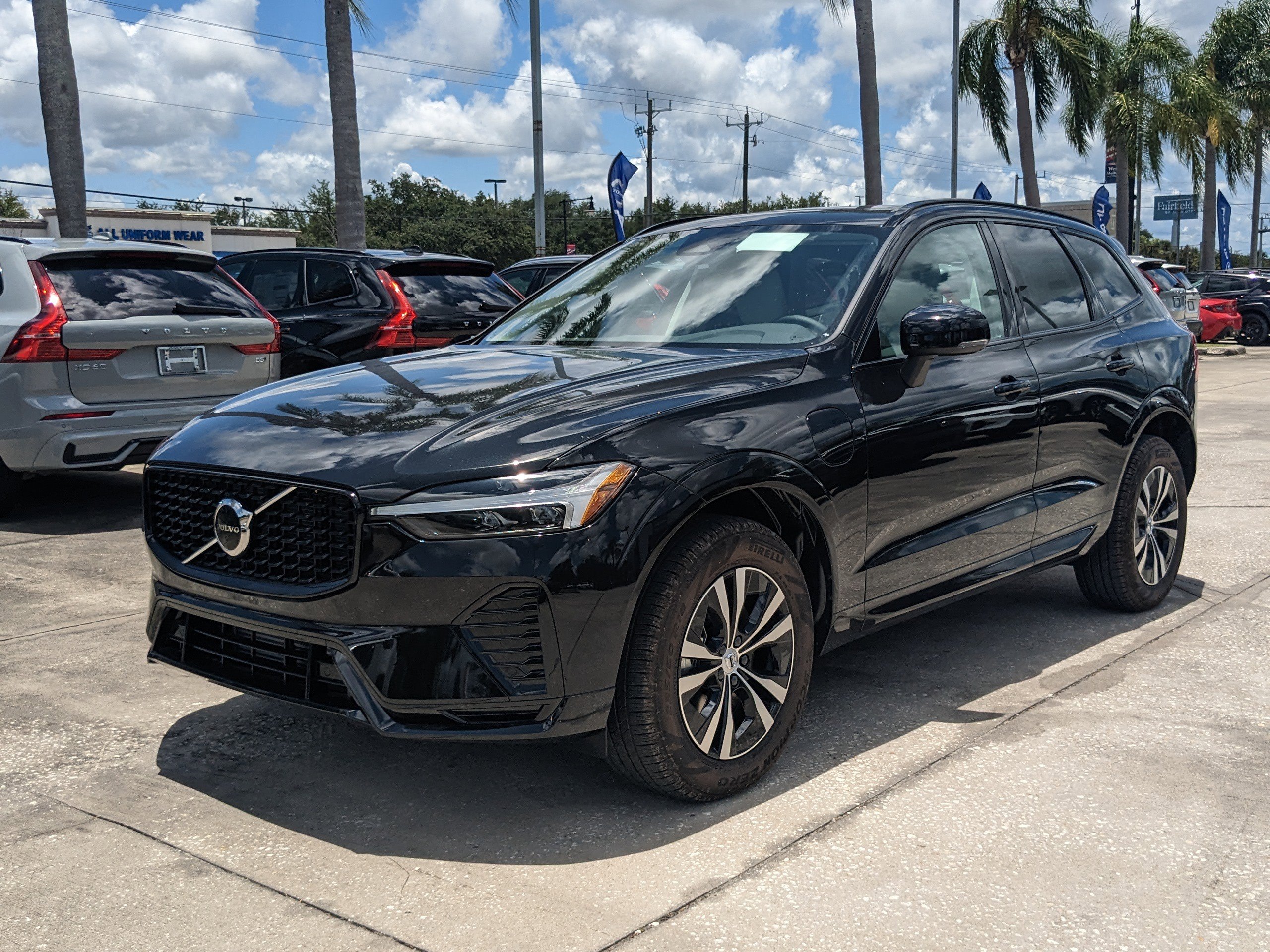 New 2025 Volvo XC60 T8 Core image 8