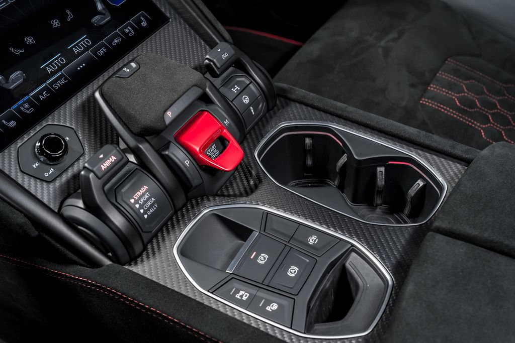 Used 2024 Lamborghini Urus Performante AWD/4WD image 30