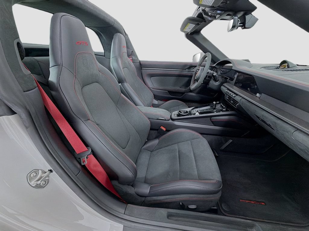 Certified 2026 Porsche 911 Targa 4 GTS AWD/4WD image 33