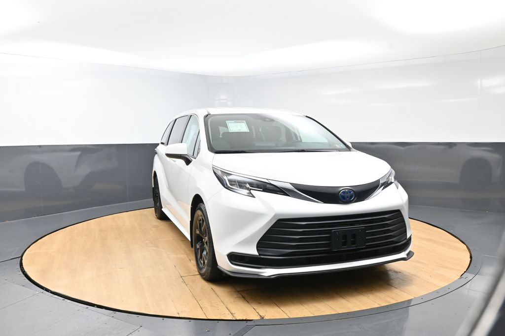 Used 2021 Toyota Sienna LE FWD image 4