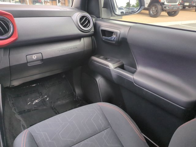Used 2018 Toyota Tacoma TRD Sport RWD image 17