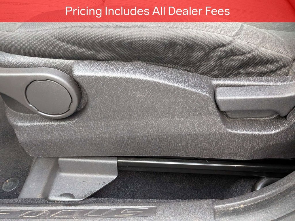 Used 2010 Ford Focus SE FWD image 19