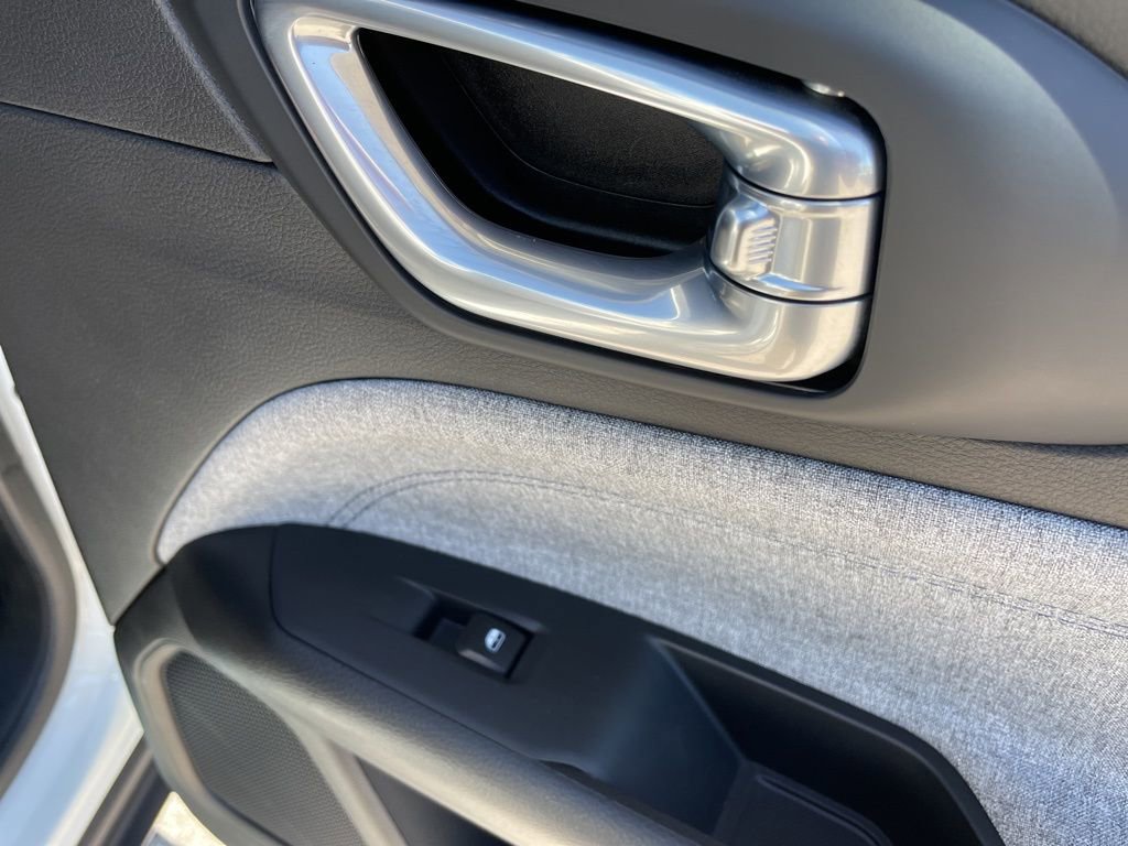 Used 2025 Jeep Compass Latitude image 38