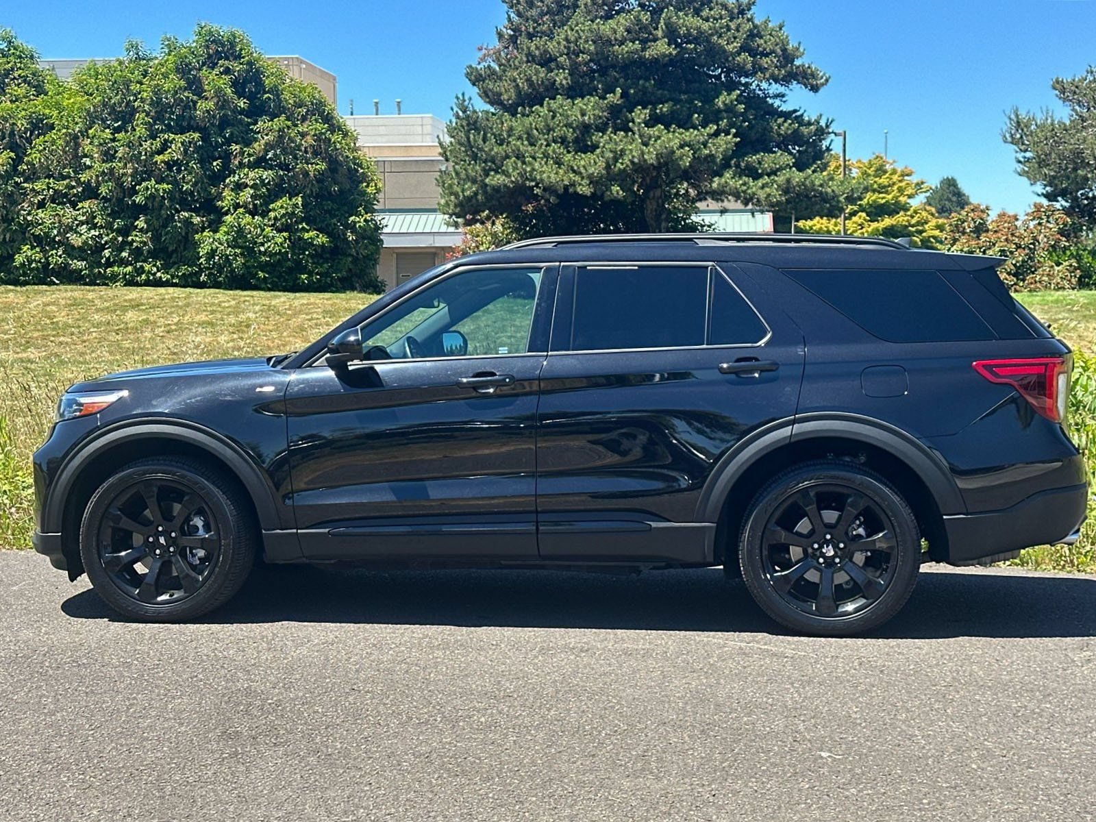 Used 2023 Ford Explorer ST-Line w/ Class IV Trailer Tow Package AWD/4WD image 6