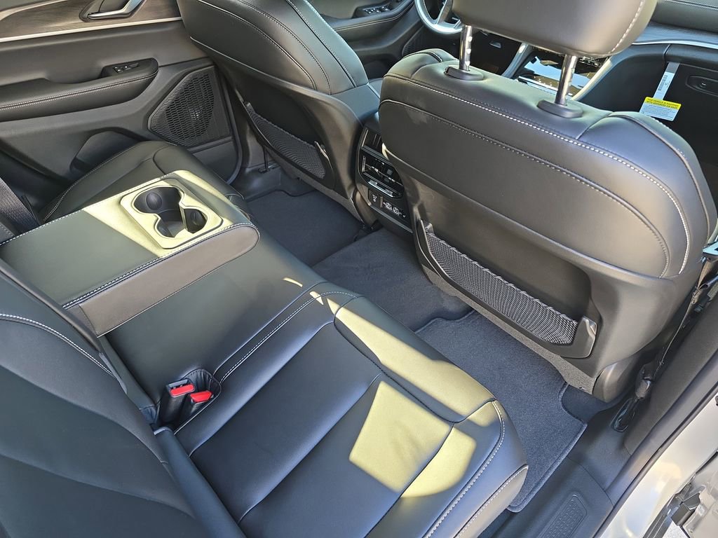 New 2025 Jeep Grand Cherokee Limited w/ Black Appearance Package image 12