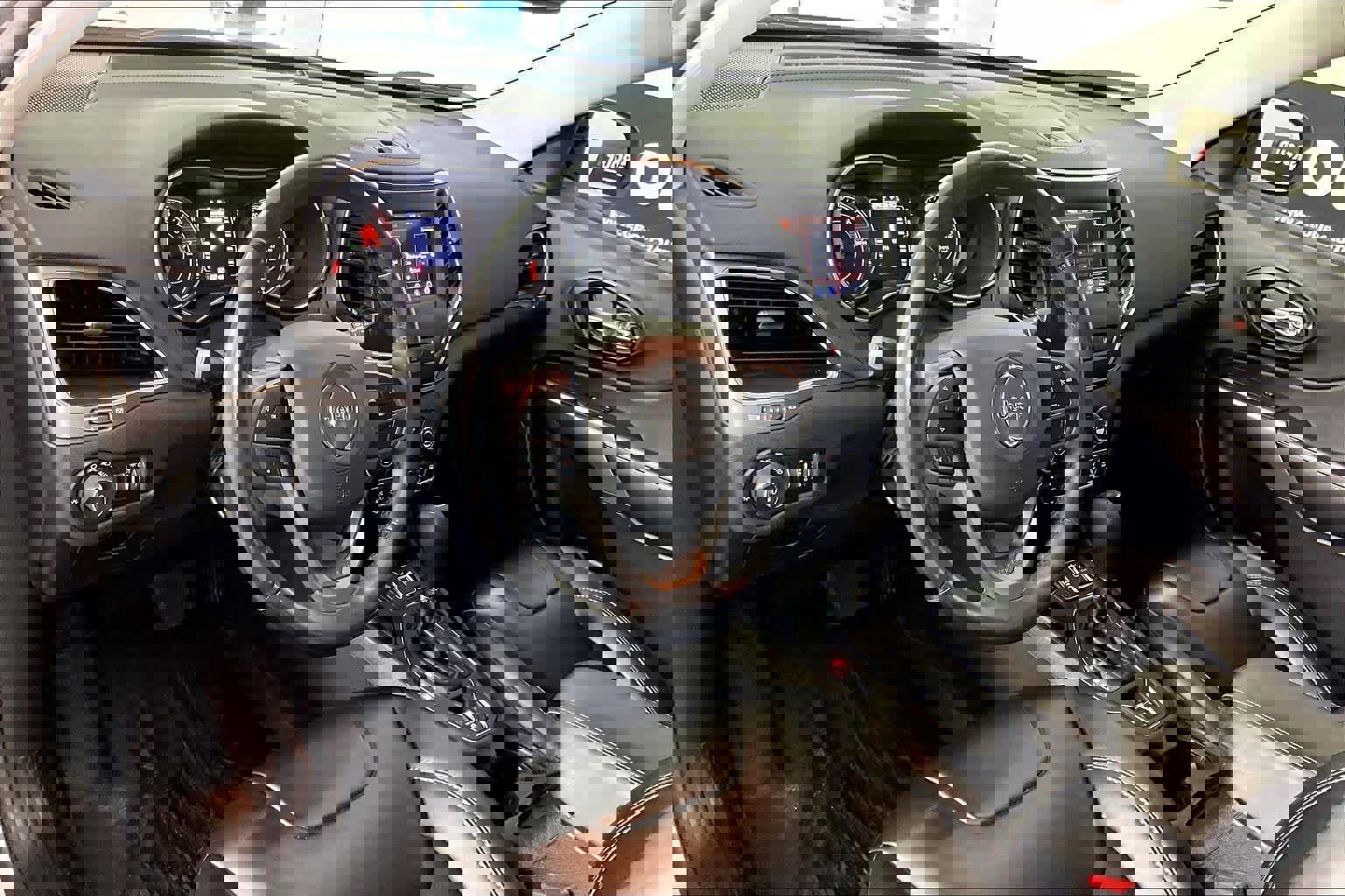 Used 2021 Jeep Cherokee Latitude Plus image 17