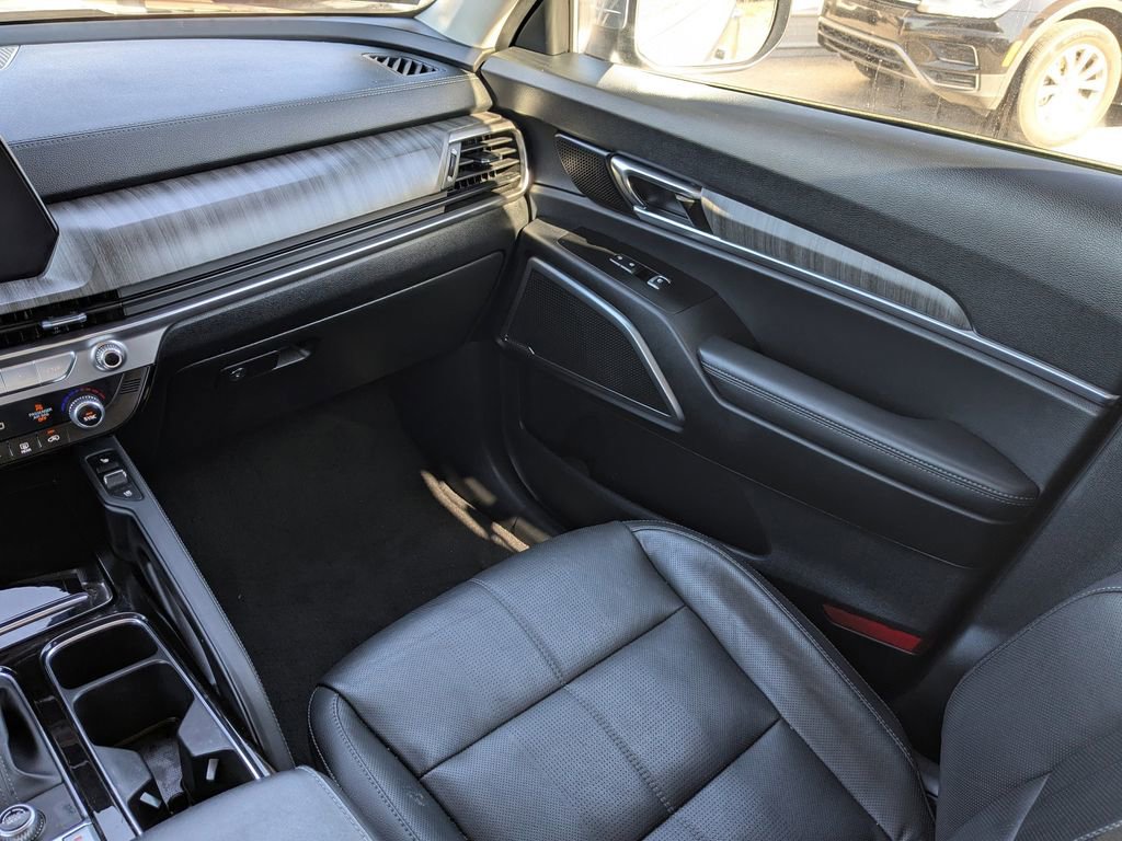 Used 2024 Kia Telluride EX w/ EX Captain's Chair Package image 22