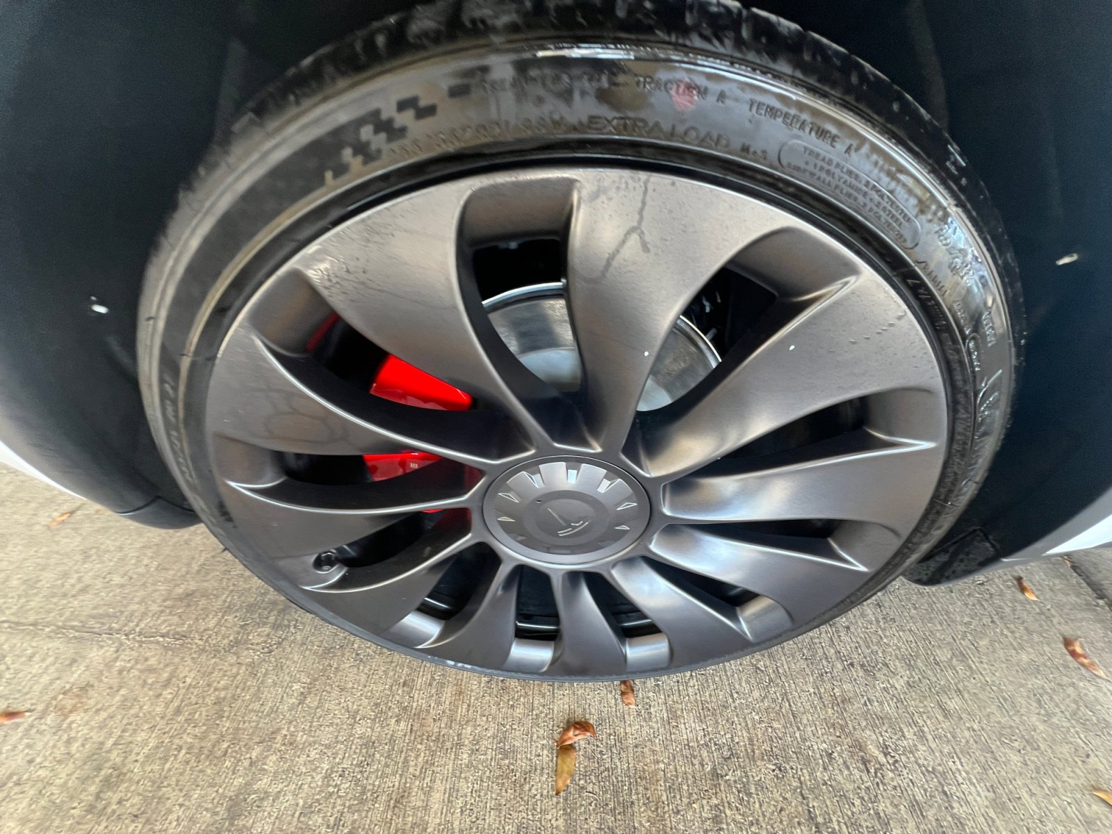 Used 2022 Tesla Model Y Performance image 30