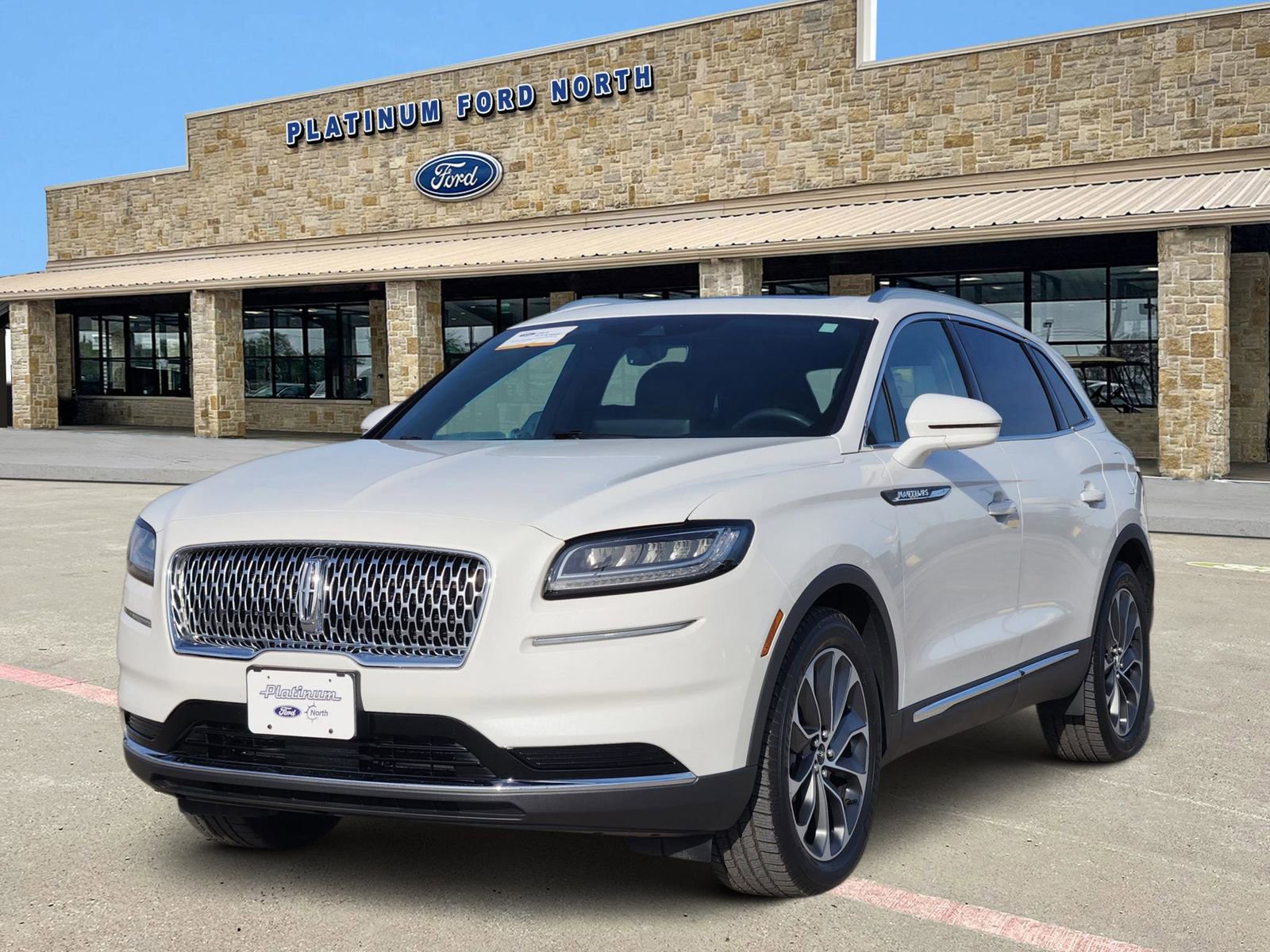 Used 2023 Lincoln Nautilus Reserve image 2