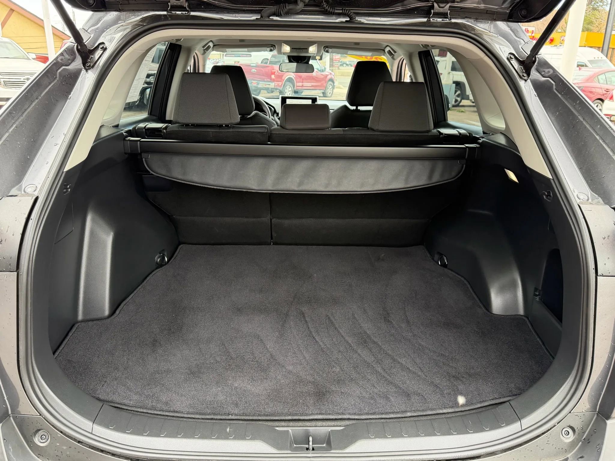 Used 2025 Toyota RAV4 XLE image 40